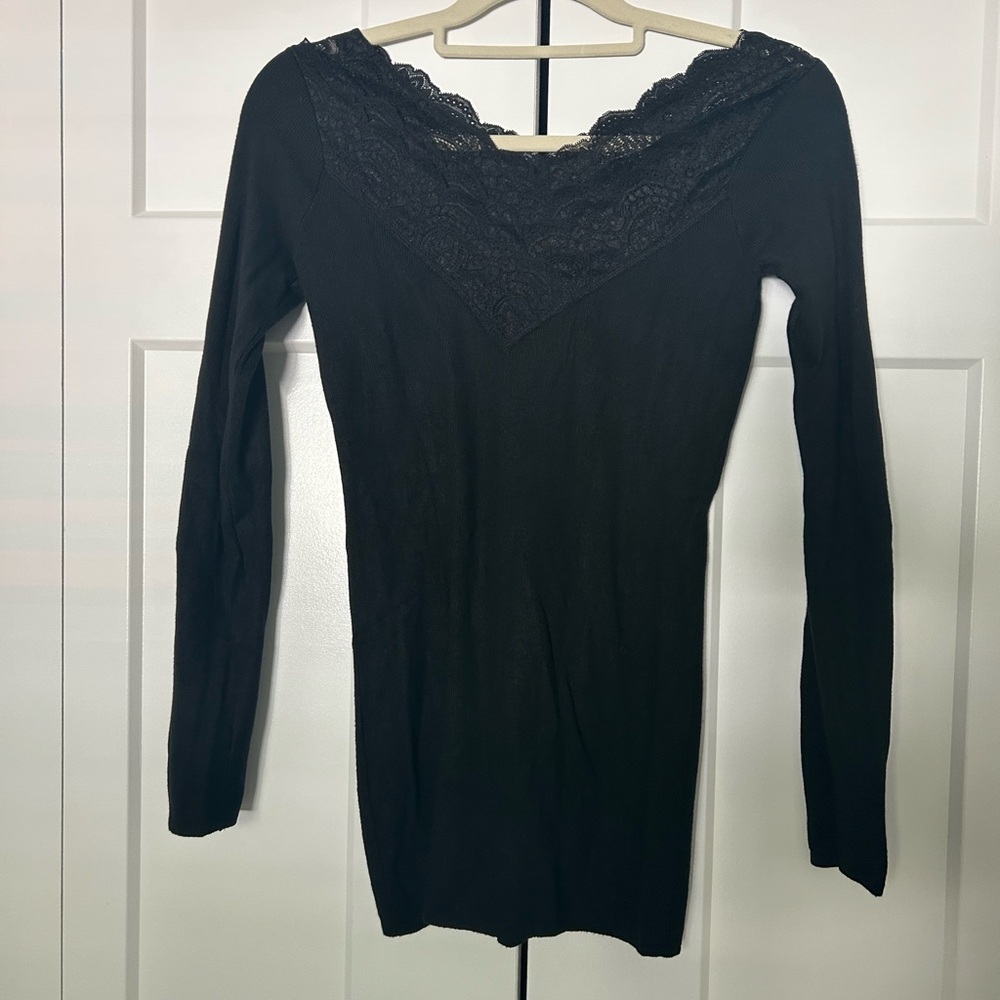 Black Lace V-Neck Long Sleeve Top